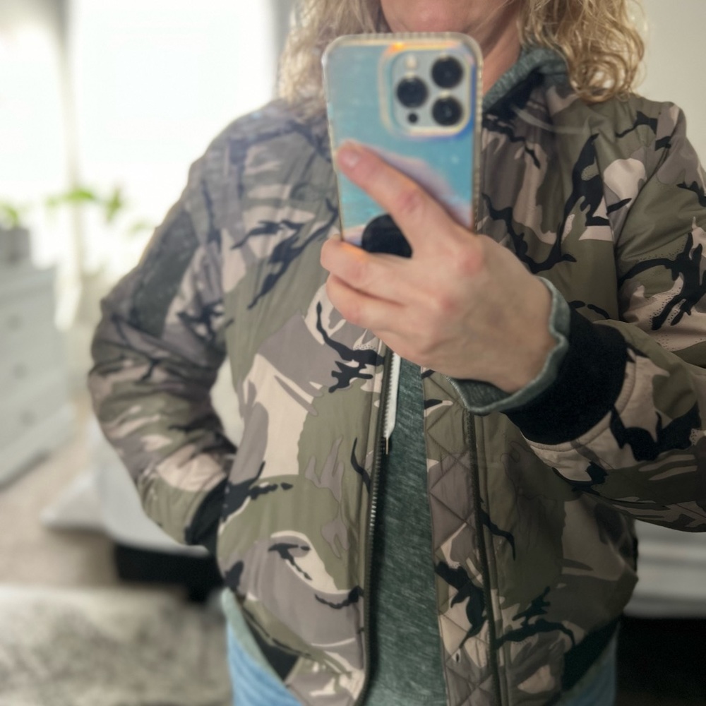The North Face Woman's Barstol Bomber Jacket Full Zip Quilted Camo Size L  cute! - Picture 3 of 14